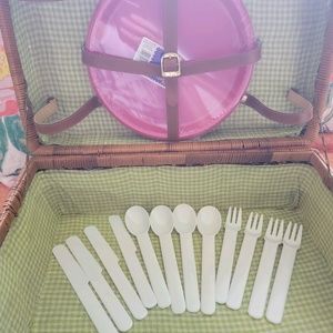 Wicker Picnic Basket Vintage
